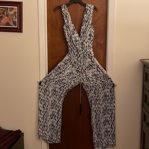 Classy Zig-Zag Pattern Chiffon Jumpsuit - Picture 1 of 4